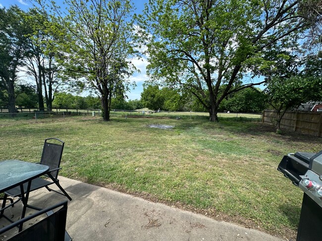 Building Photo - Charming updated Owasso Home!