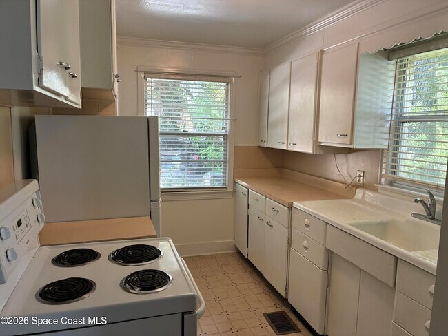 Building Photo - 803 Rockledge Dr
