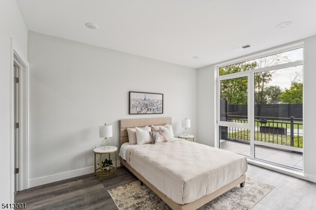 Building Photo - 140 W Webster Ave