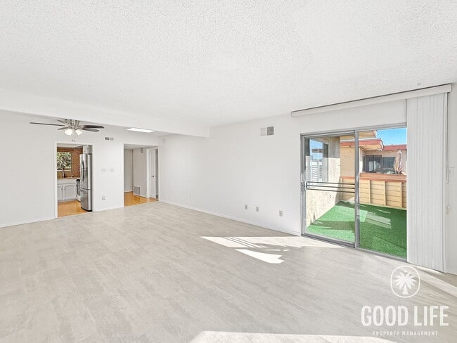 Building Photo - Spacious 2B/2BA condo available in San Carlos!