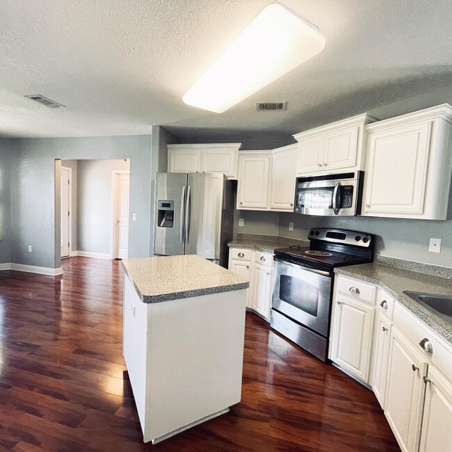 Building Photo - 2386 Barberee Dr