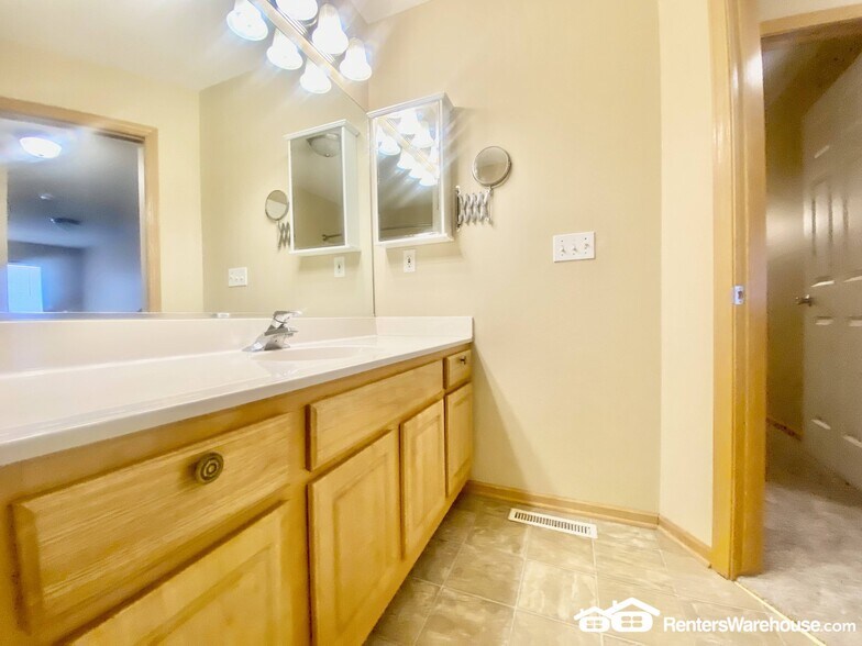 Building Photo - 3701 Brook Ridge Ct