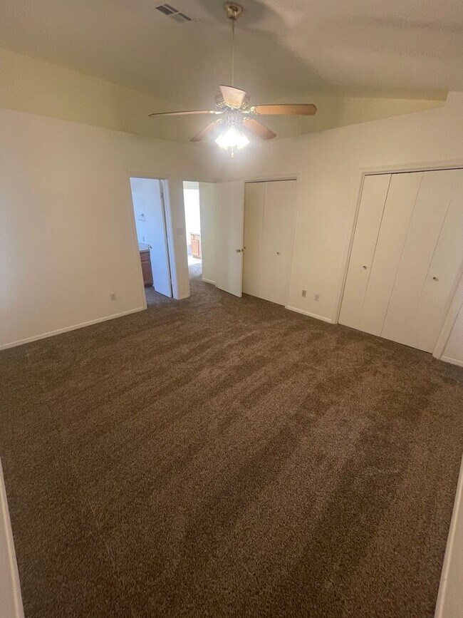 Building Photo - Charming 3-bedroom, 2-bathroom Home locate...