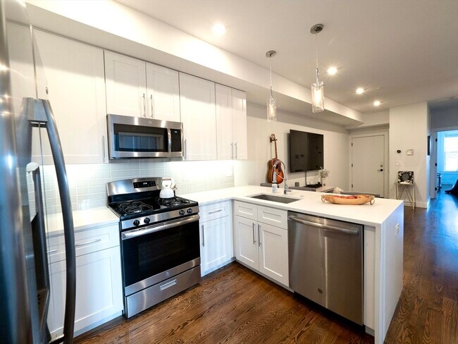 Building Photo - 65-67 Border St