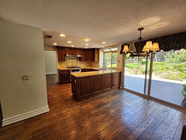 Building Photo - 4 Bedroom House in Scripps Ranch South Of Pomerado(Crown Pointe)