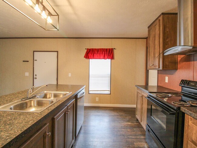 Building Photo - Nice home on a wooded lot! Minutes from Athens!