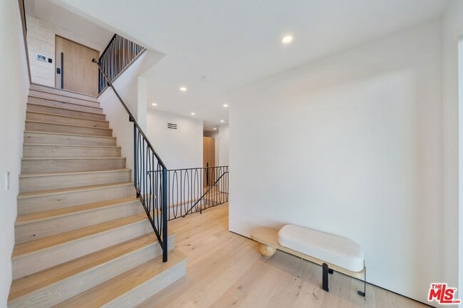 Building Photo - 8800 Hollywood Blvd