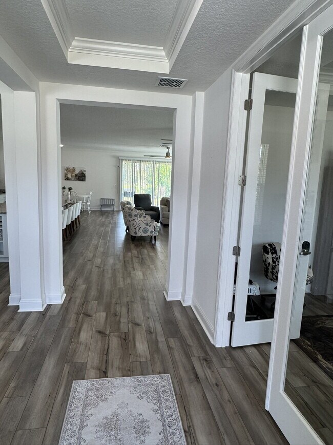 Building Photo - For Rent - Spring Move in Special ... 2nd Month's Rent FREE! (if sign a lease before the end of M...