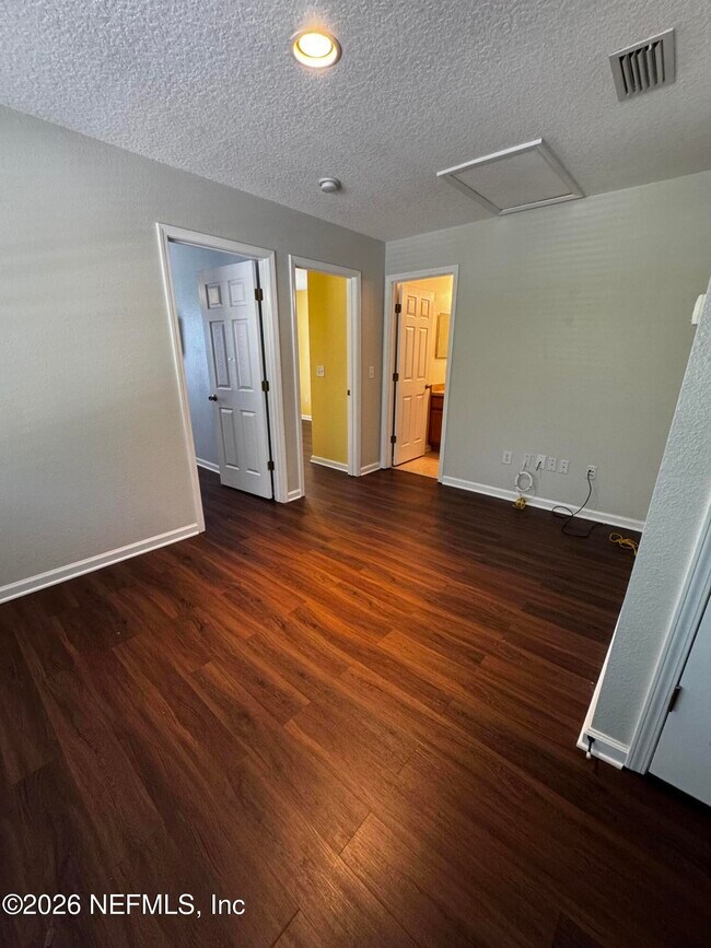 Building Photo - 1052 N Black Cherry Dr