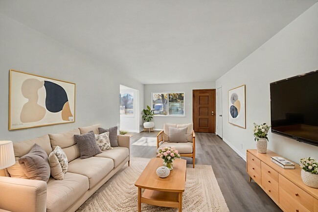 Building Photo - 5055 E Dartmouth Ave