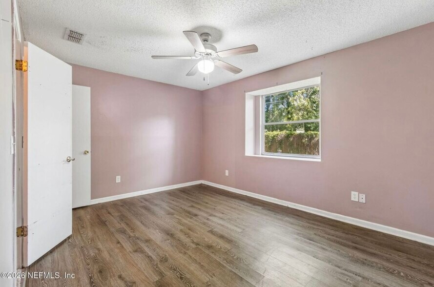 Building Photo - 5065 Knightsbridge Cir N