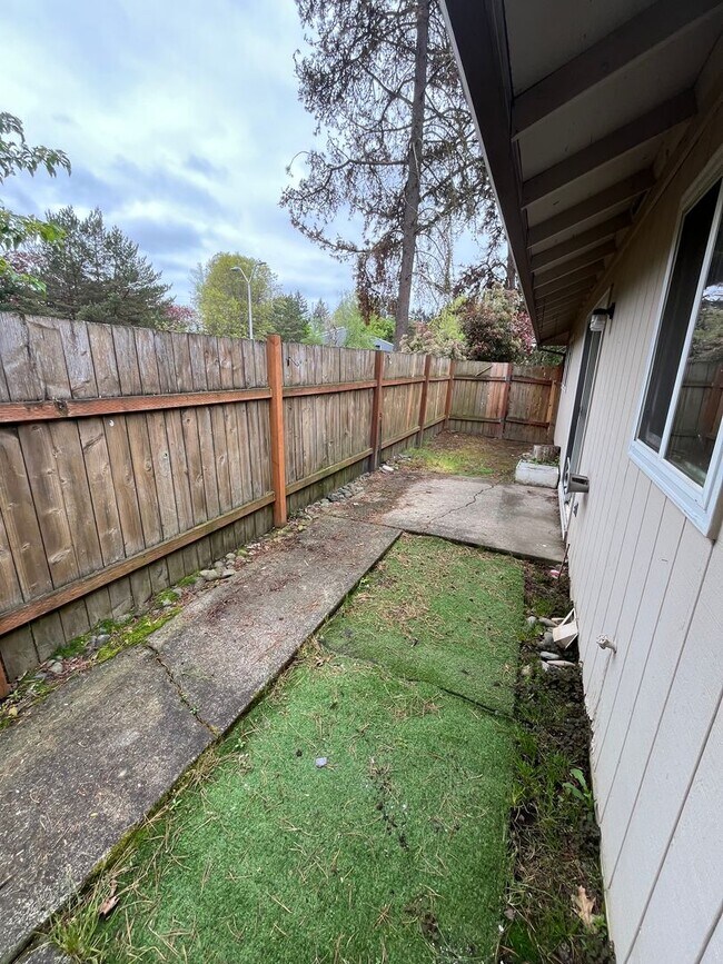 Building Photo - 18950 NW Shadow Ln