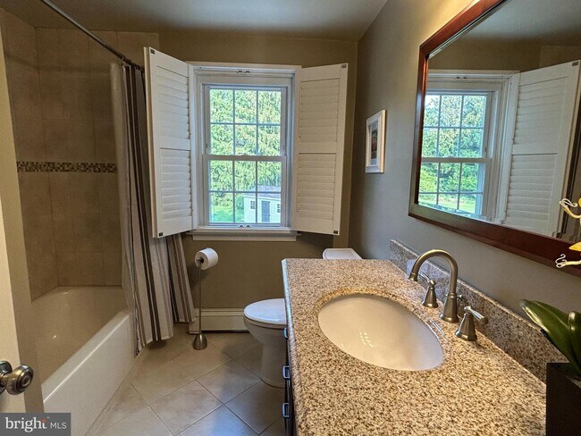 Building Photo - 5 Cedar Woods Dr