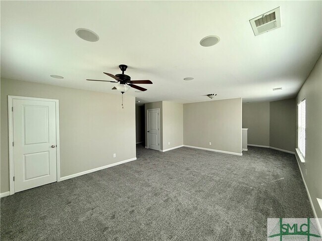Building Photo - 210 Willow Oak Dr