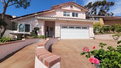 Building Photo - 4 bedrooms and 2.5 bathrooms House in Ranc...