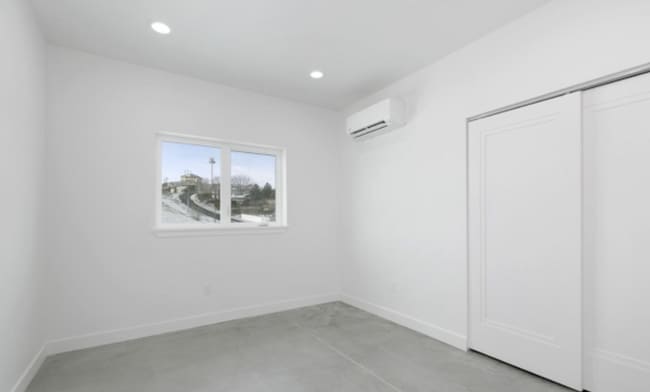 Building Photo - Occupied, do not disturb tenants.  Selah 2br 2ba DBL Garage 5-star Built Green Energy Standards h...