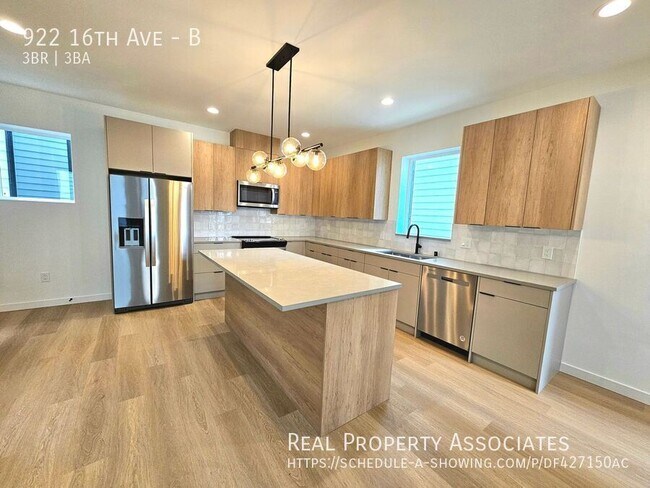 Building Photo - 922 16th Ave