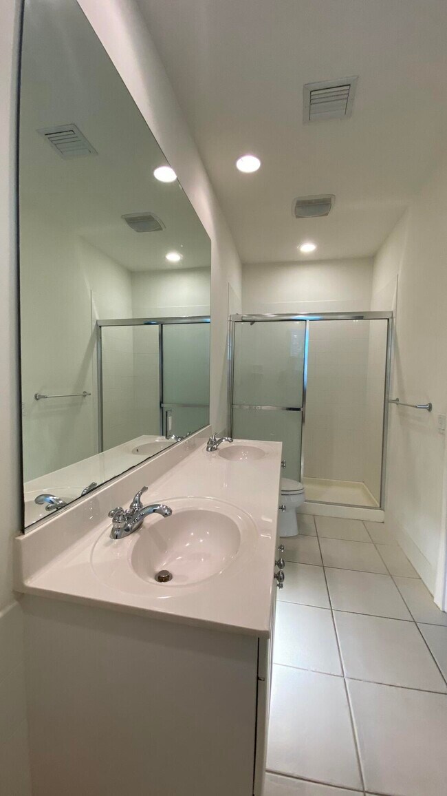 Building Photo - 3200 W Community Dr