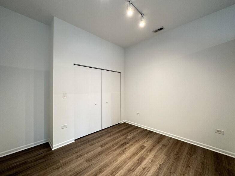 Building Photo - 2550 S Wabash Ave