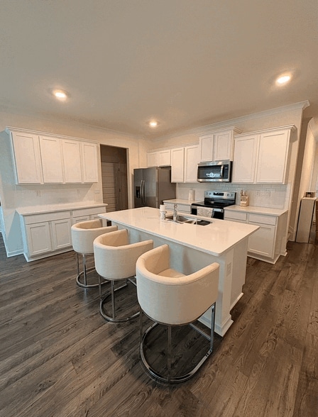 Building Photo - 280 Silvermoon Dr