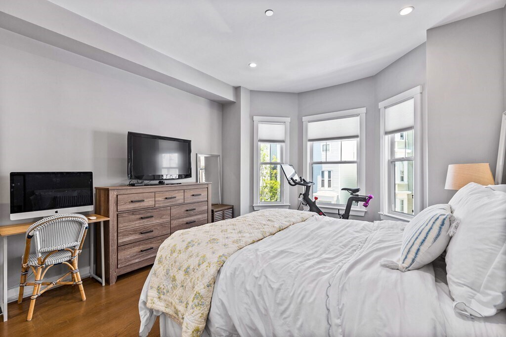 Building Photo - 241 Lexington St