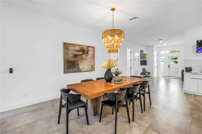 Building Photo - 2065 Goldenrod St