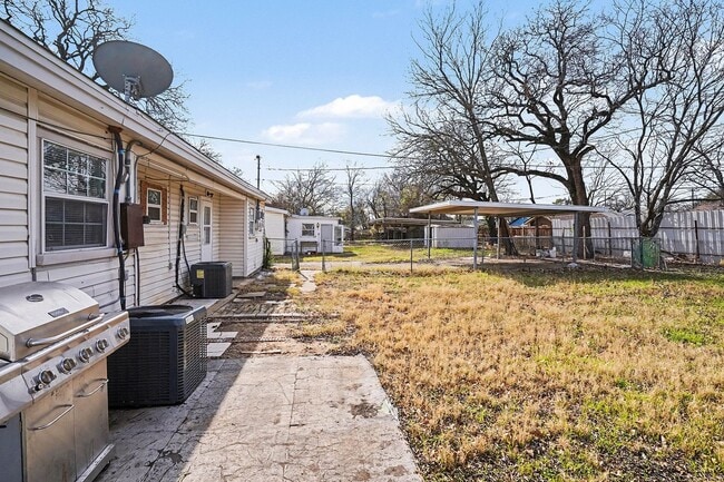 Building Photo - 2211 Barbell Ln