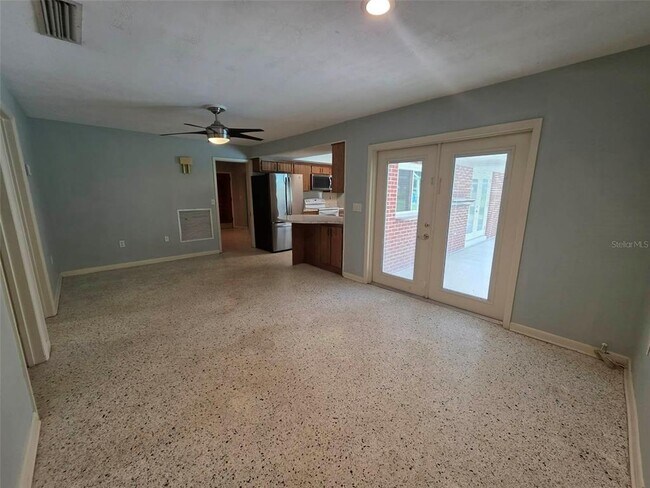 Building Photo - 25601 Laylaine Dr