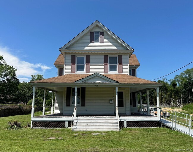 Building Photo - 959 Montauk Hwy