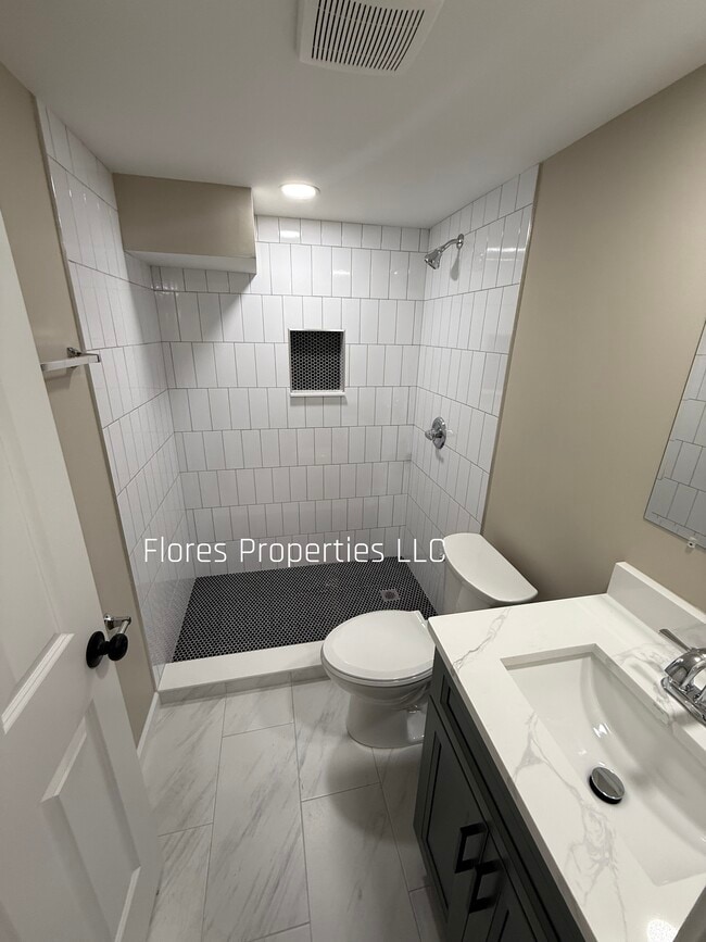 Building Photo - 1136 Pauline Ave