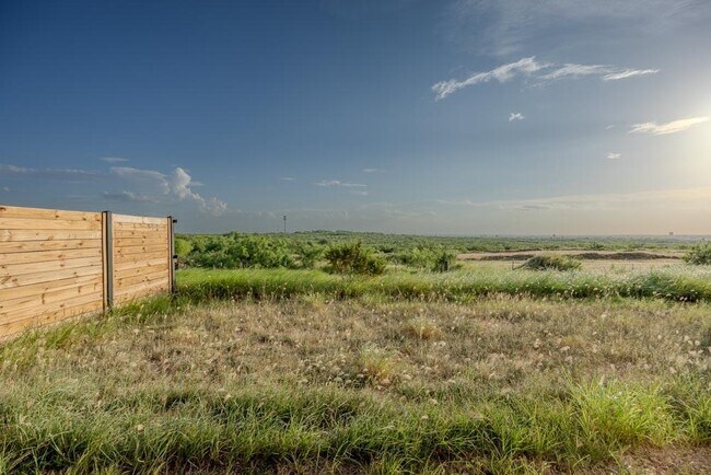 Building Photo - 3912 Texas Dr