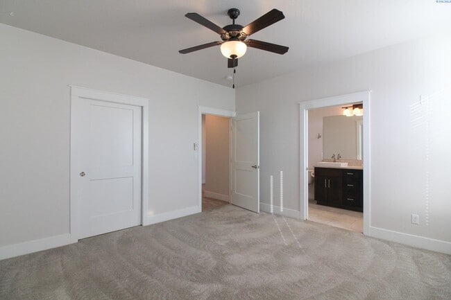 Building Photo - 3 Bed/2 Bath Home in South Kennewick