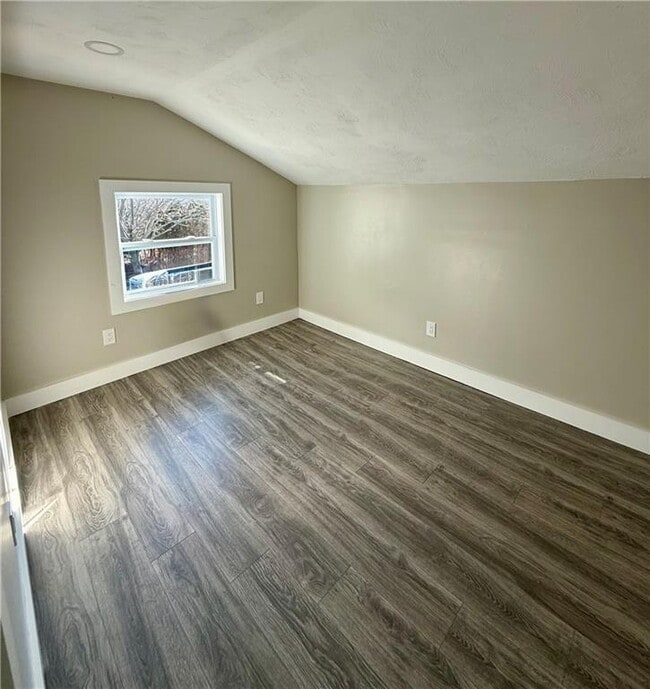 Building Photo - 28 Kitchener St