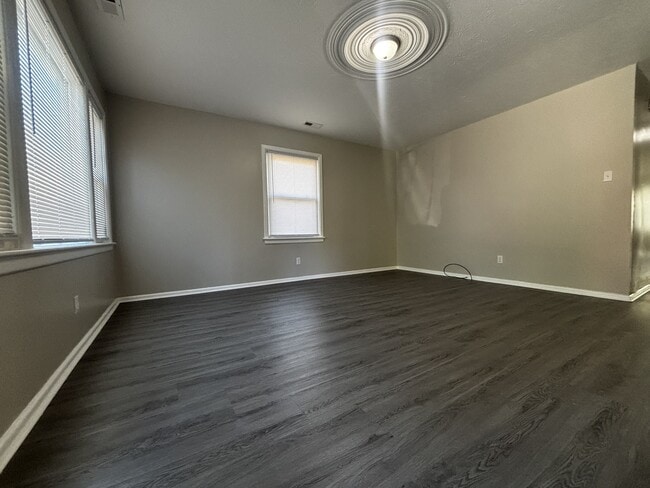 Building Photo - 516 Olivia Ln