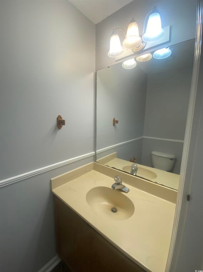 Building Photo - 409 Garden Dr