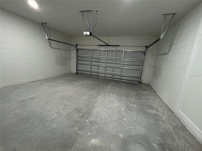 Building Photo - 2097 W Hampshire Blvd