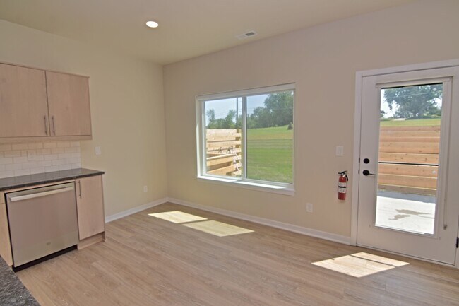 Building Photo - 14 Crosby Park Dr