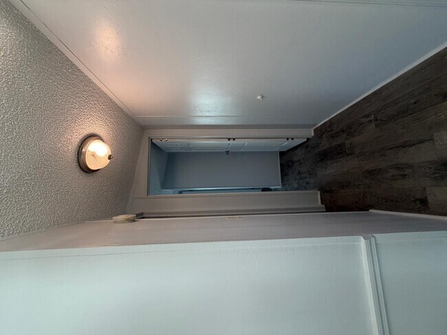 Building Photo - 142 Maryvale Dr