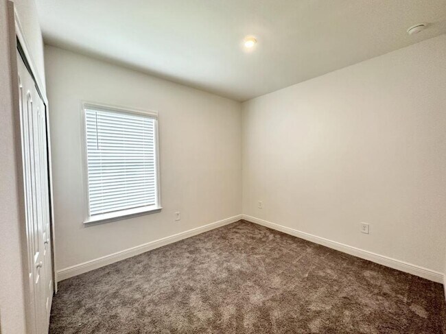 Building Photo - 8808 Cascade Price Cir