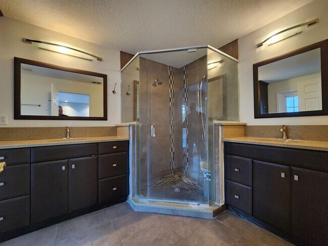 Building Photo - 1860 Ashland Trail