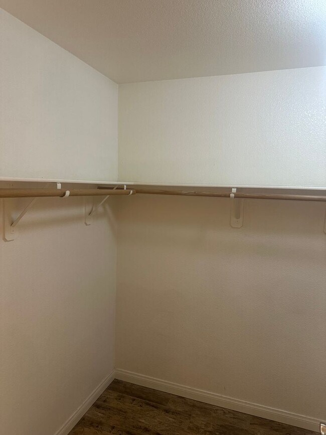 Building Photo - NW!! Single Story Home!! No Carpet!! Pot S...