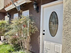 Building Photo - 686 Park Dr