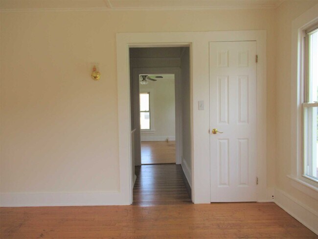 Building Photo - 26 Wing Ave