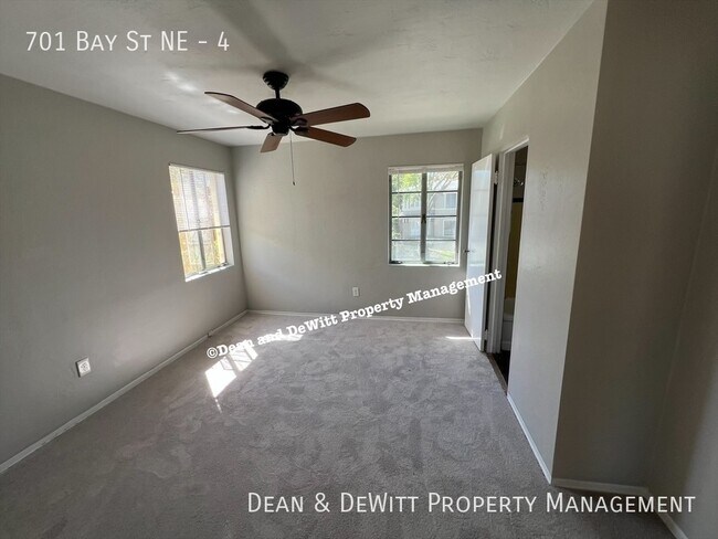 Building Photo - 701 Bay St NE