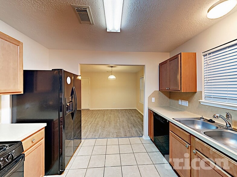 Building Photo - 7215 Lazy Summer Ct