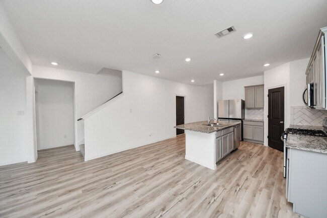 Building Photo - 20230 Creekdale Bend Dr