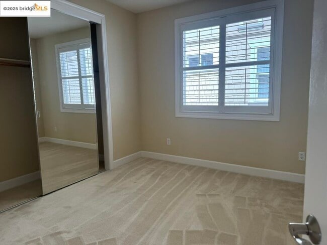 Building Photo - 203 Seaview Dr