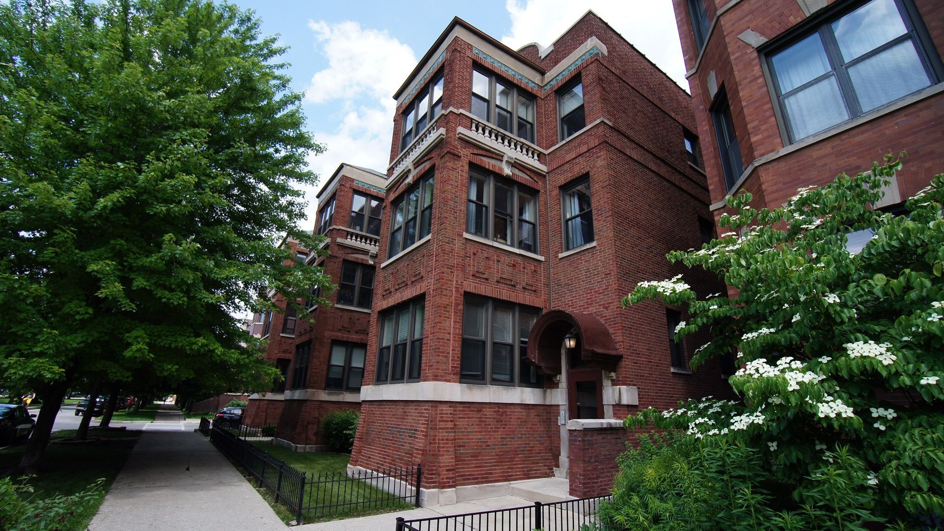 Building Photo - 3147 W Medill Ave
