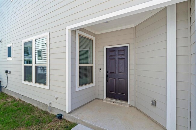 Building Photo - 2725 Woodall Dr
