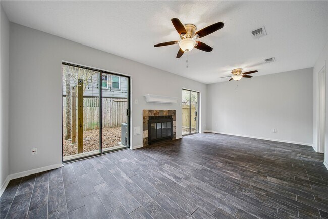 Building Photo - 10 E Willowood Ct